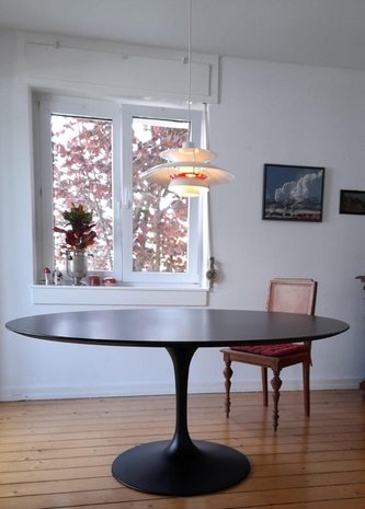 Encyclopedie bezorgdheid bijvoorbeeld Saarinen Tulip tafel rond 160cm Zwart - Eigenwijs Design - Saarinen Tulip  specialist in ovale- en ronde eettafels