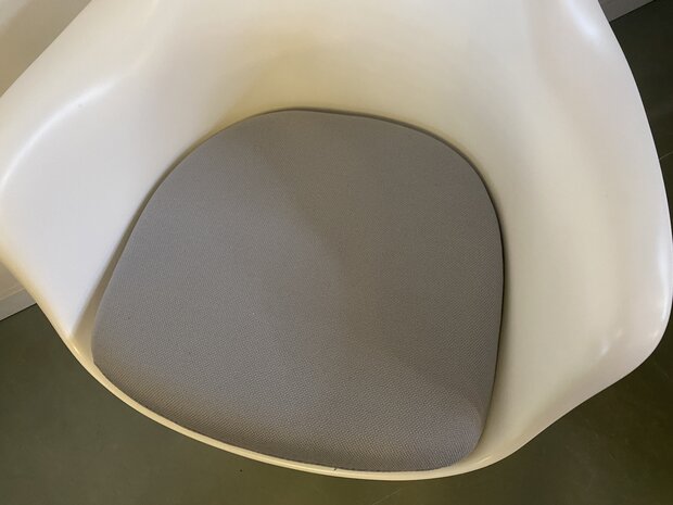 Vervangend kussen voor de Saarinen Tulip Armchair - licht grijs