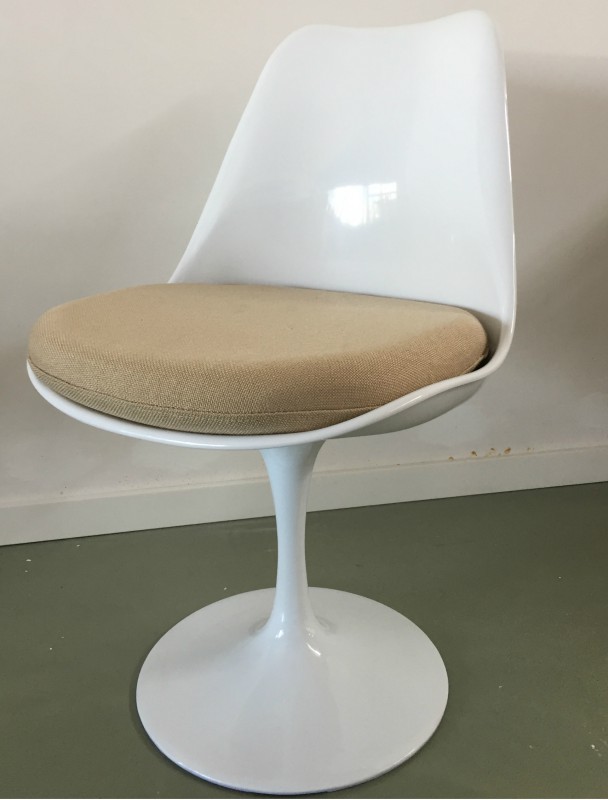 Nacht Aardbei paneel Tulip stoel zonder armleuning, inclusief dik beige kussen - Eigenwijs  Design - Saarinen Tulip specialist in ovale- en ronde eettafels